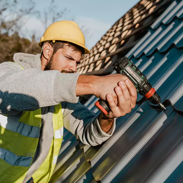 Why Edgewood Property Owners Choose Edgewood Roofing Pro for Metal Roof Replacement?